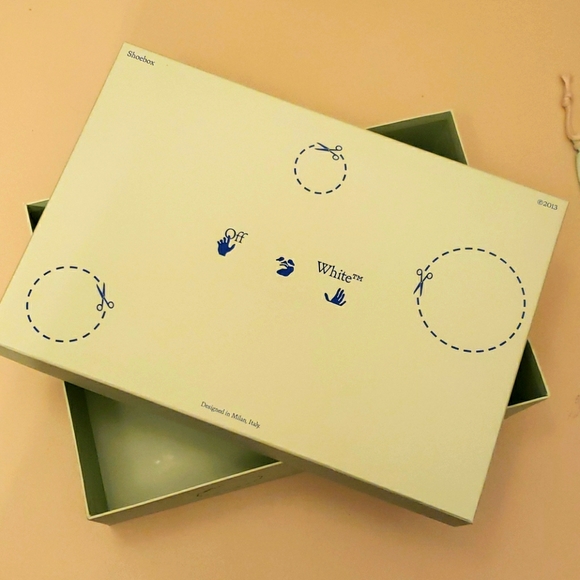 shoebox off white